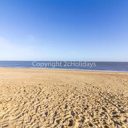 8 Berth Chalet To Hire At Bermuda Holiday Park Nearby Hemsby Beach Ref 18192B Esterno foto