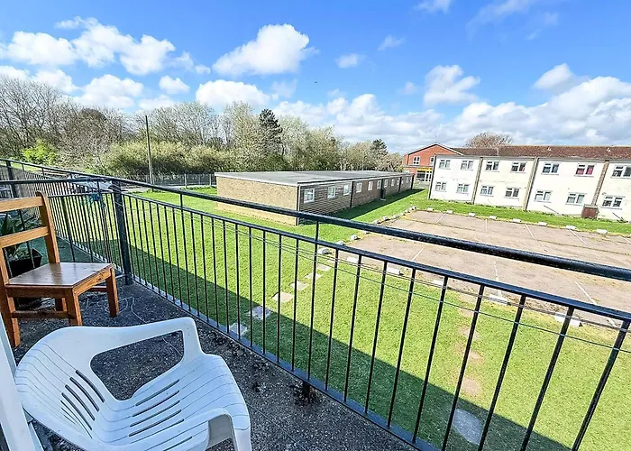 8 Berth Chalet To Hire At Bermuda Holiday Park Nearby Hemsby Beach Ref 18192B
