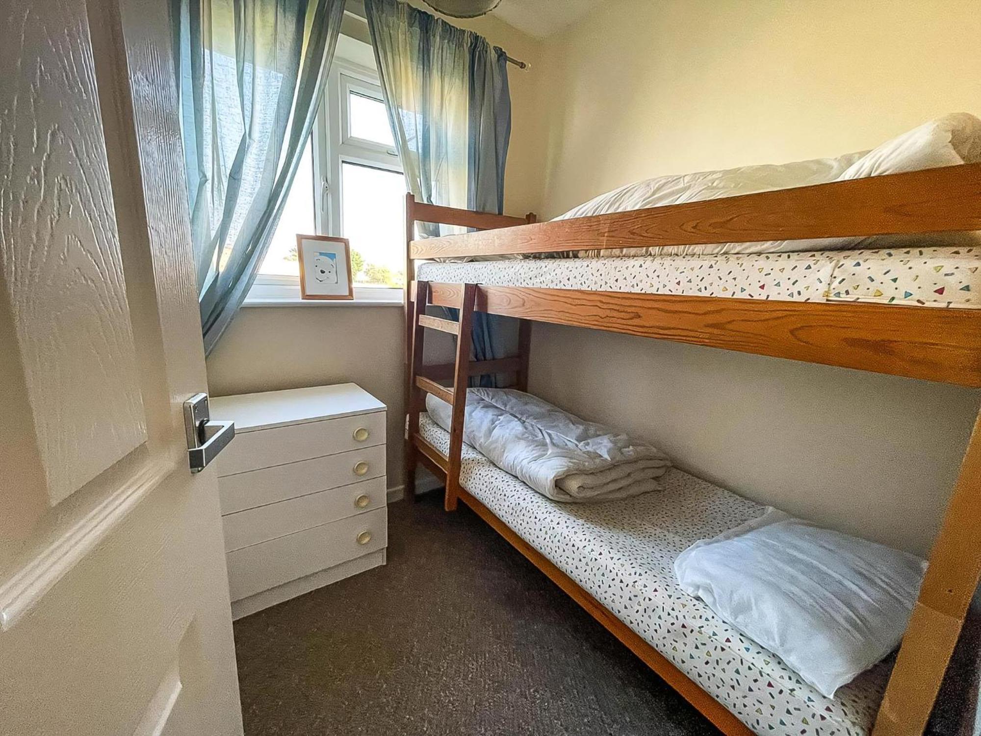 8 Berth To Hire At Bermuda Nearby Ref 18192b Chalet