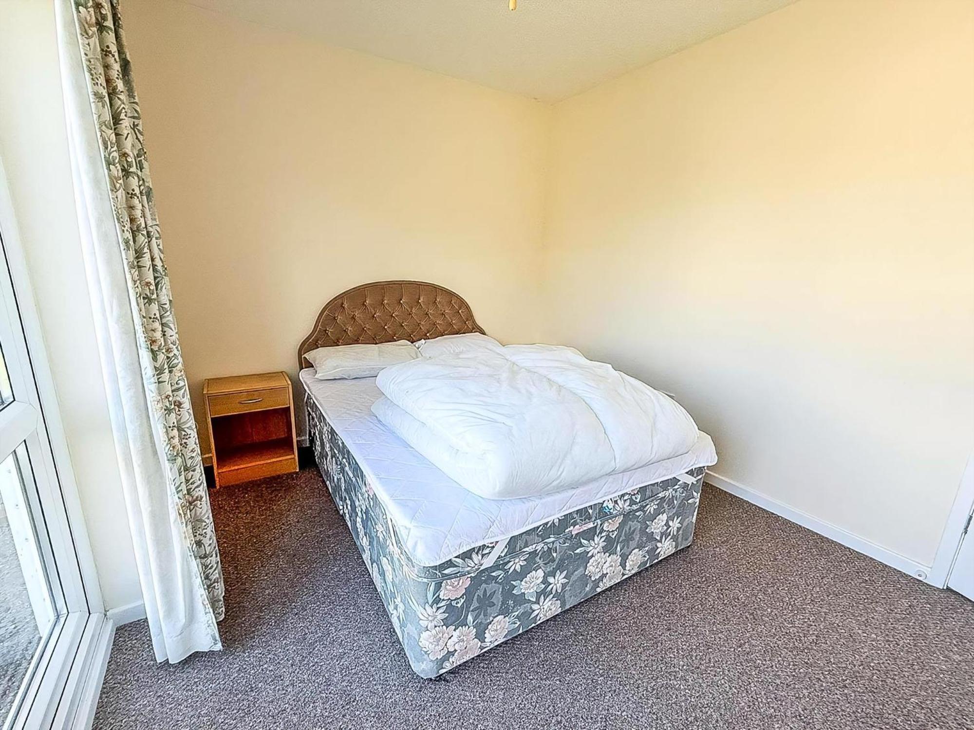 Chalet 8 Berth To Hire At Bermuda Nearby Ref 18192b *