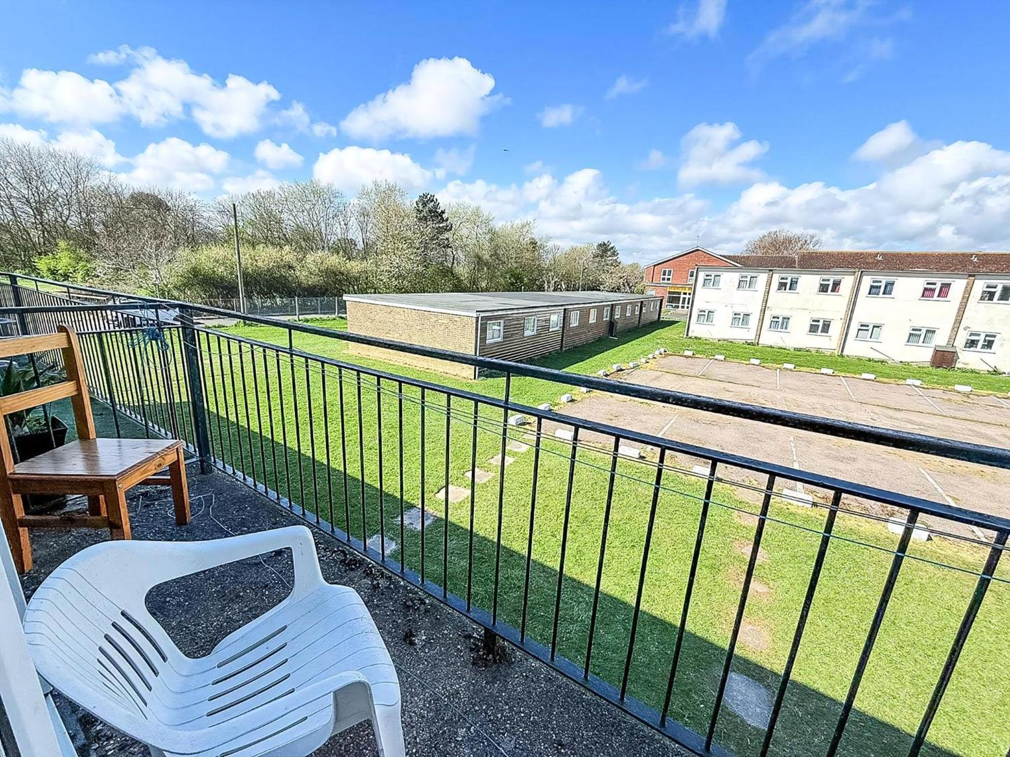 Chalet 8 Berth To Hire At Bermuda Nearby Ref 18192b *